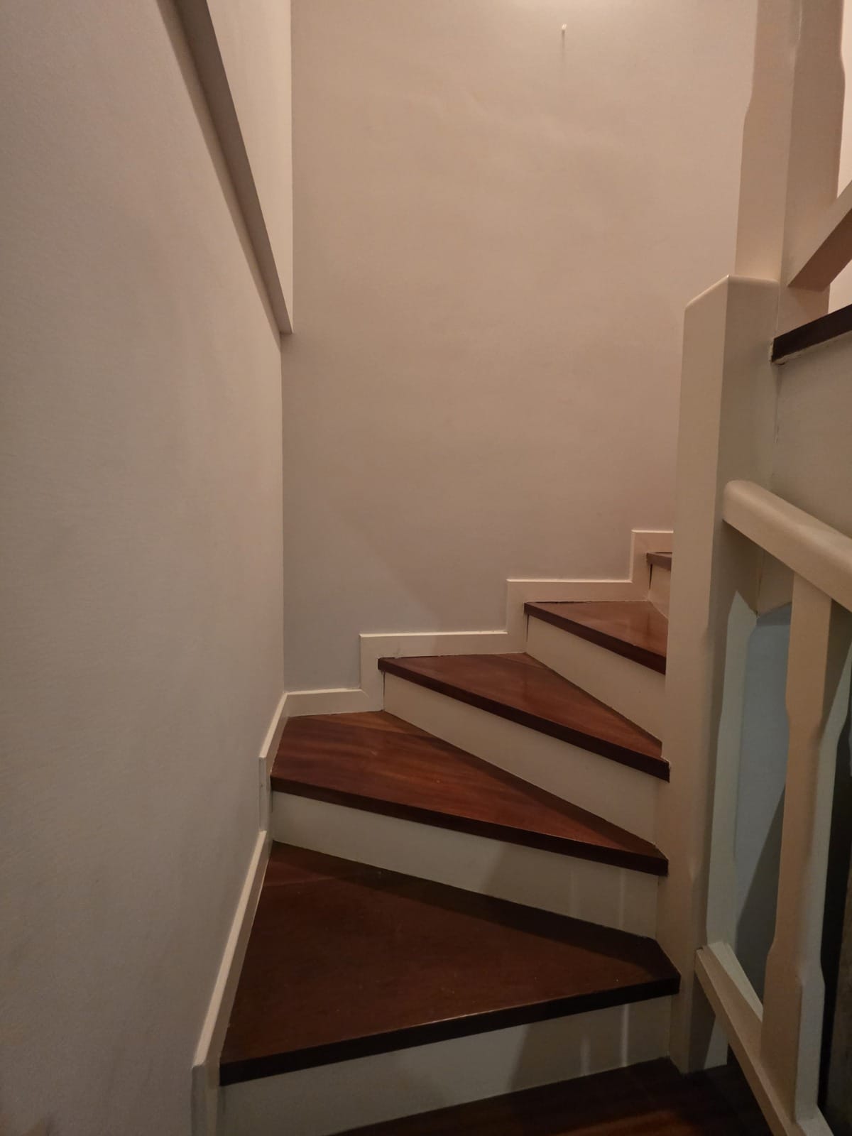 Escalera interior del dúplex Escalera interior del dúplex en venta en Boo de Piélagos