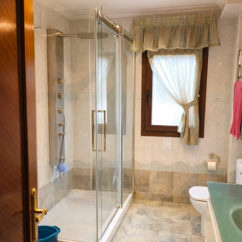 Baño de piso en venta en Santander cerca de de la rotonda los osos