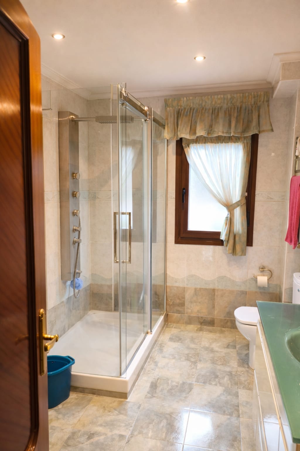 Baño de piso en venta en Santander cerca de de la rotonda los osos