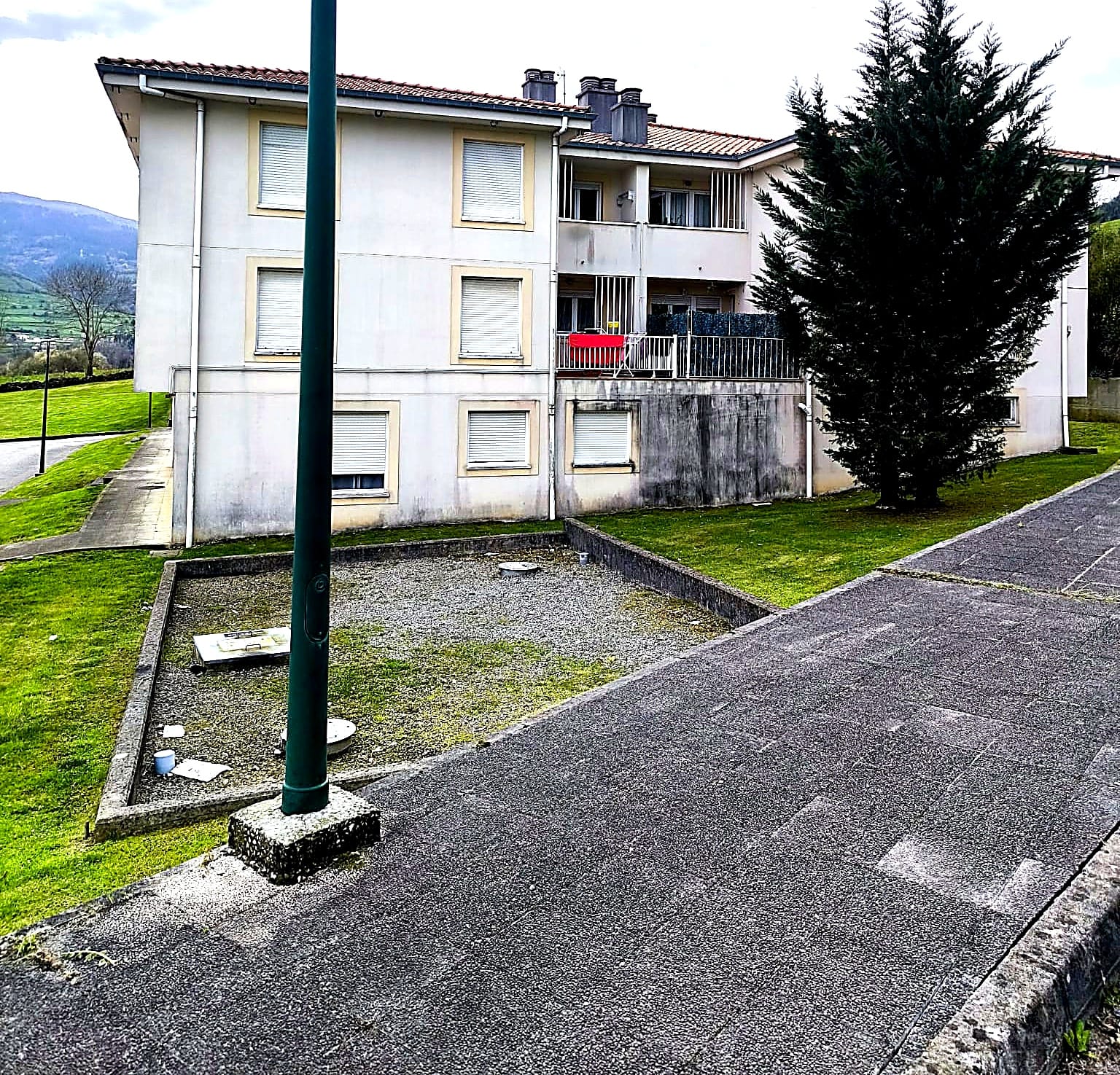 ivienda en venta en Corvera de Toranzo – Cantabria Edificio residencial con viviendas en venta en Corvera de Toranzo, Cantabria, entorno tranquilo con zonas verdes.