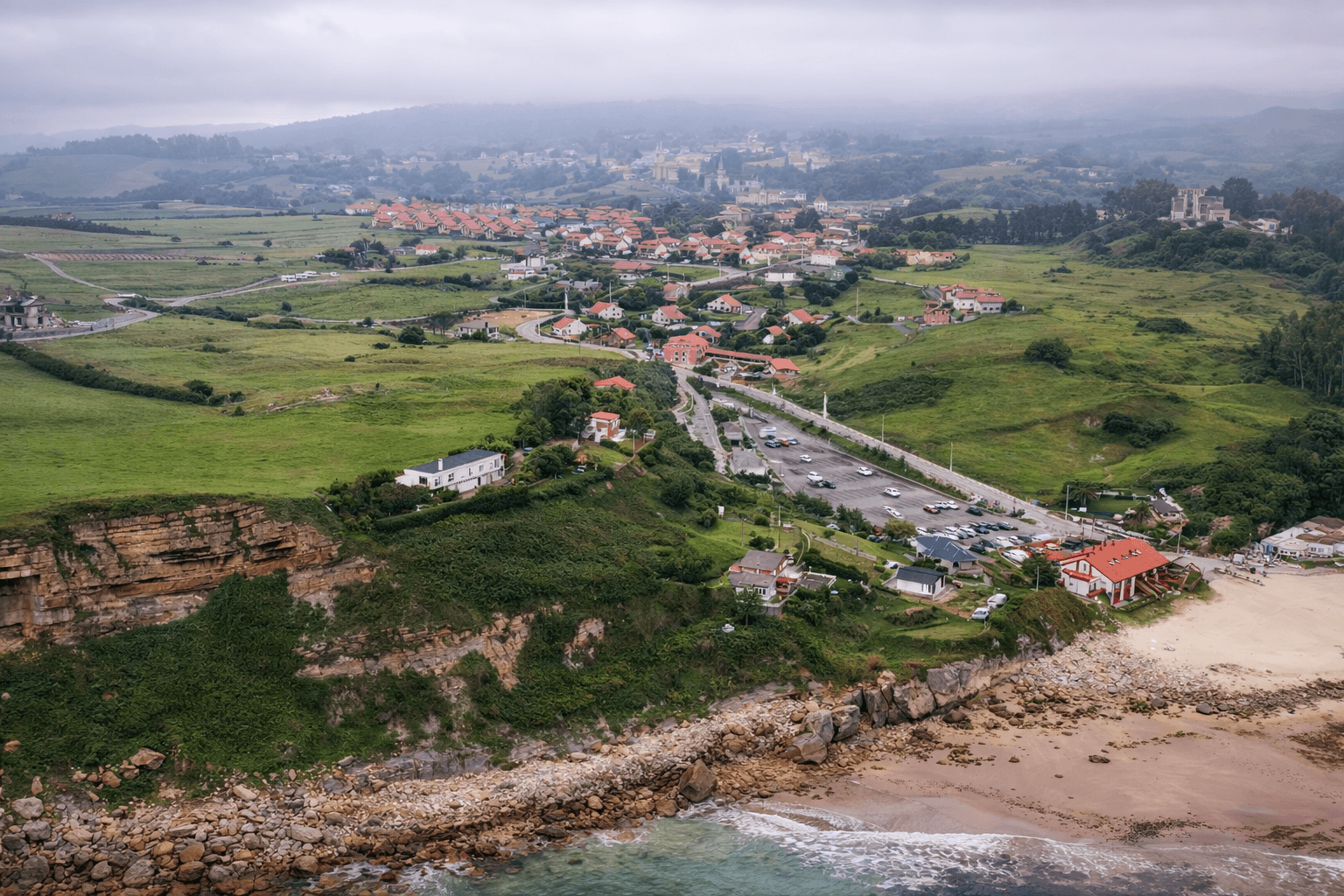 Vender casa Cóbreces - precio vivienda 2026 costa occidental Cantabria